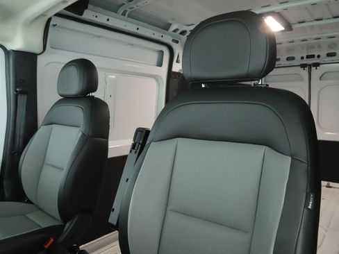 Used 2026 RAM ProMaster 2500 w/ Convenience Group FWD image 4