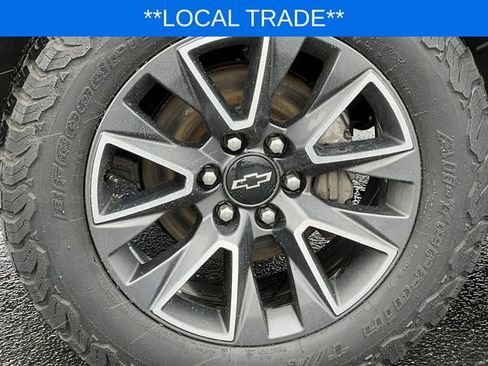 Used 2021 Chevrolet Suburban Z71 w/ Z71 Signature Package image 13