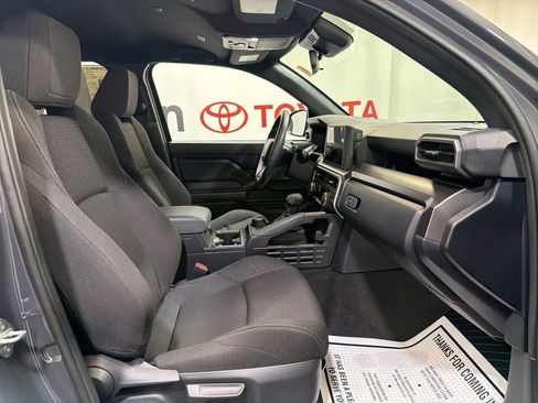 Used 2025 Toyota 4Runner SR5 AWD/4WD image 13