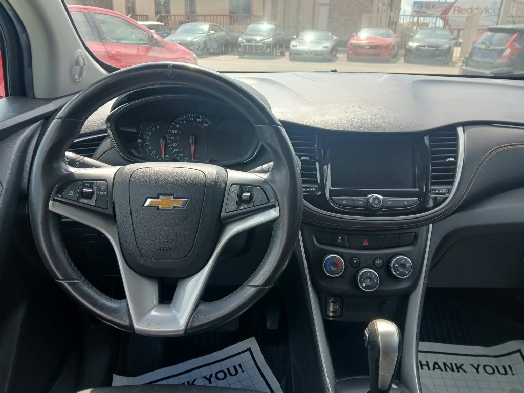 Used 2021 Chevrolet Trax LT w/ LT Convenience Package FWD image 12