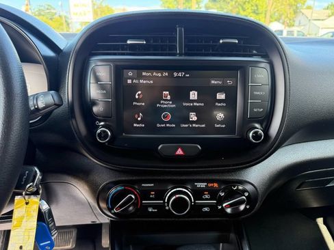 Used 2023 Kia Soul LX w/ LX Technology Package FWD image 25