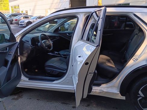 Used 2024 Kia Niro Wind w/ Wind Preserve Package FWD image 16