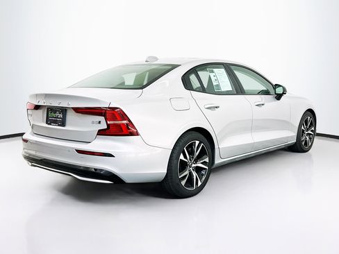 Used 2025 Volvo S60 B5 Core image 9