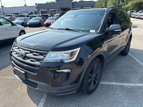 Used 2019 Ford Explorer XLT w/ Equipment Group 202A FWD image 2