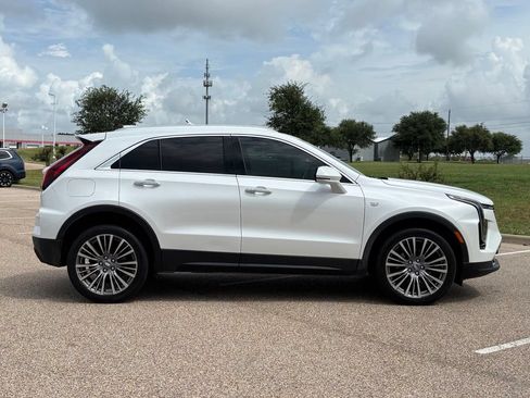 Used 2024 Cadillac XT4 Premium Luxury FWD image 4