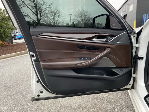 Used 2020 BMW M550i xDrive w/ Premium Package image 18