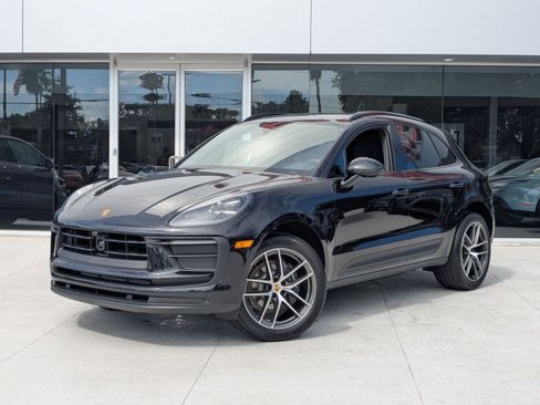 Certified 2025 Porsche Macan AWD/4WD image 1