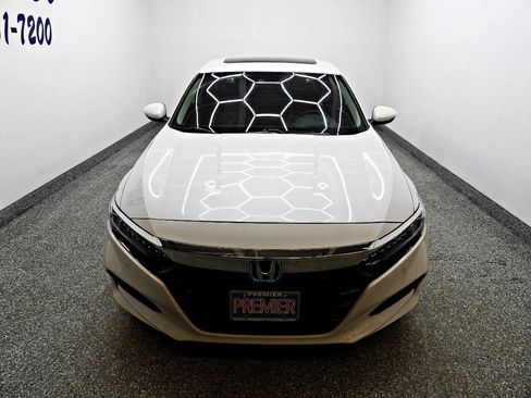 Used 2018 Honda Accord Touring image 2