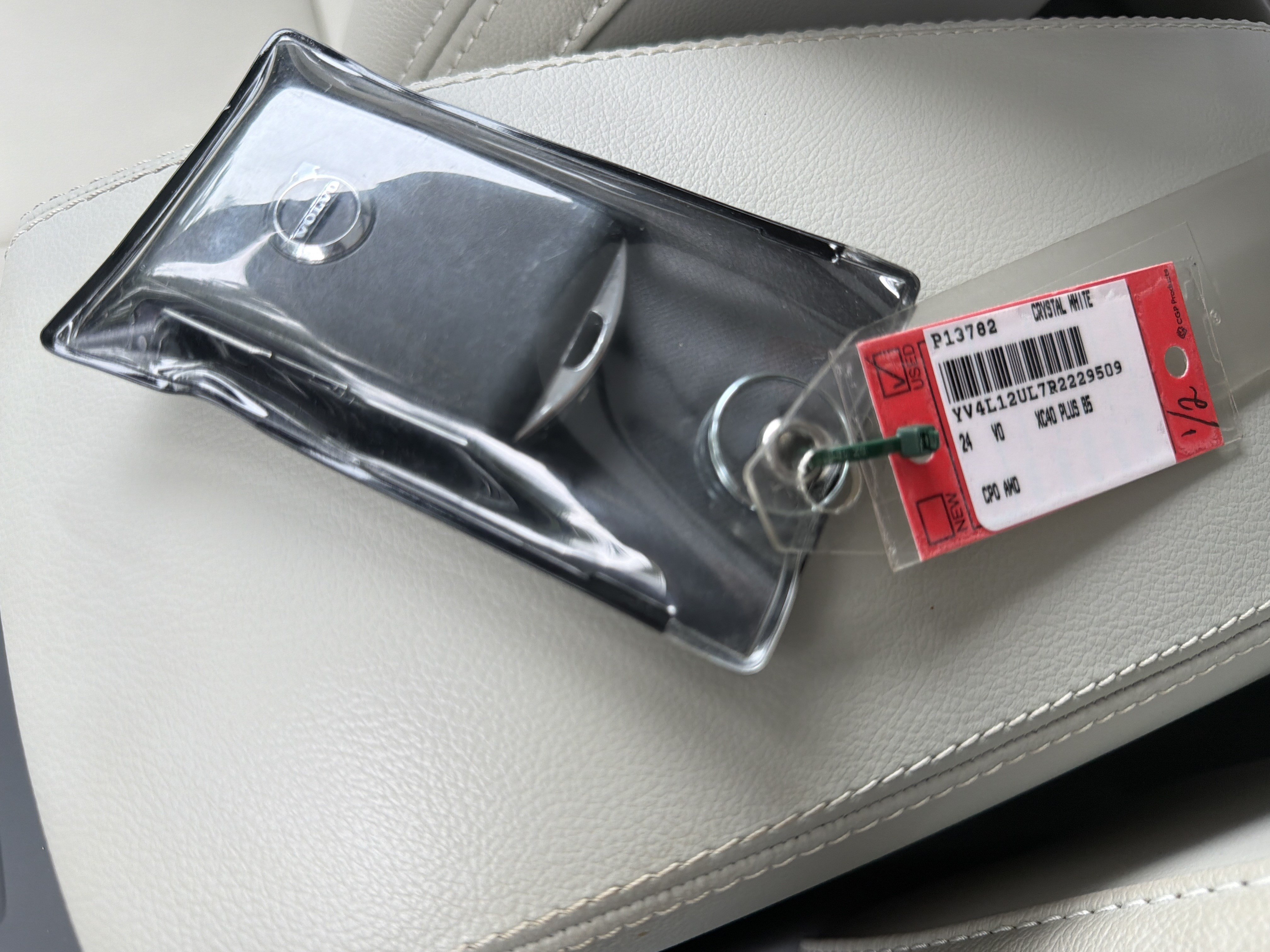 Certified 2024 Volvo XC40 B5 Plus AWD/4WD image 38