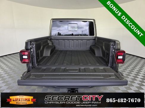 New 2025 Jeep Gladiator Mojave image 28