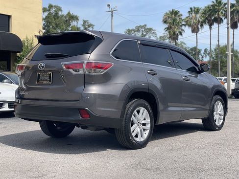 Used 2016 Toyota Highlander LE FWD image 12