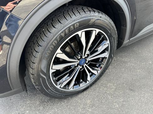 Certified 2022 Ford Escape SE w/ SE Sport Appearance Package AWD/4WD image 8