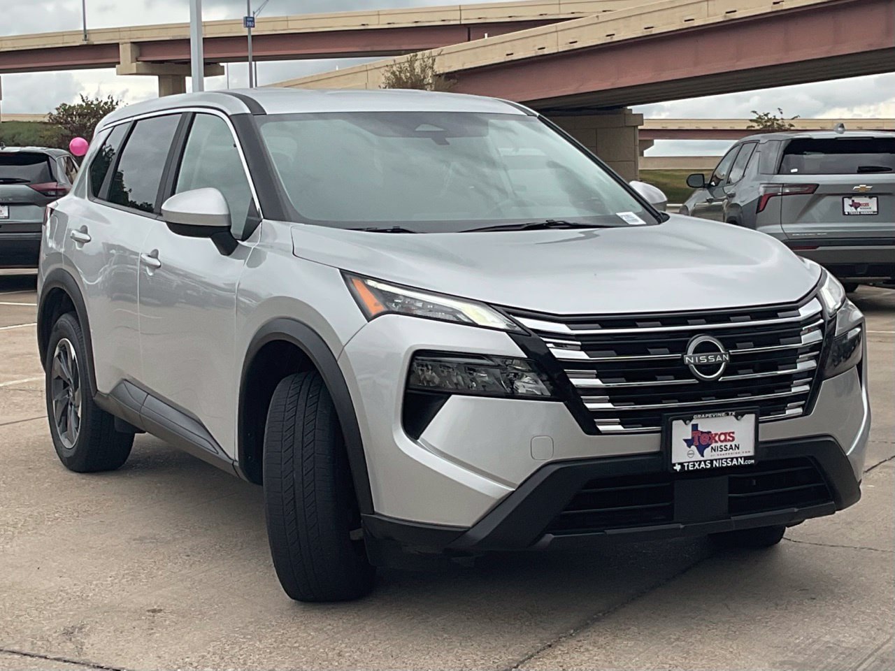Used 2025 Nissan Rogue SV FWD image 3