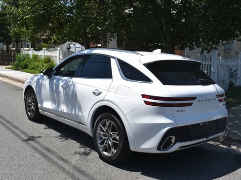 Used 2022 Genesis GV70 2.5T w/ Select Package AWD/4WD image 8