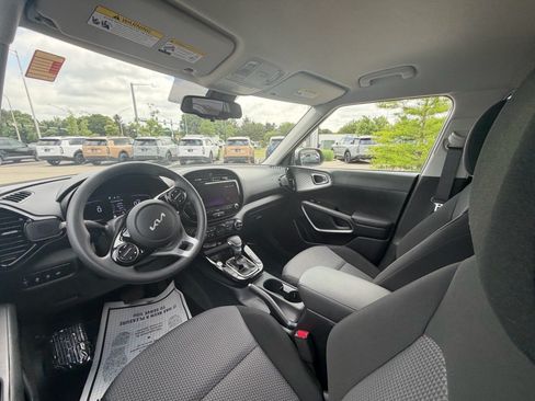 Used 2024 Kia Soul S FWD image 8