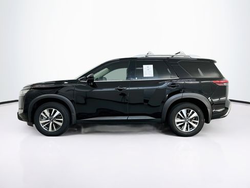 Used 2024 Nissan Pathfinder SL w/ Black Appearance Package AWD/4WD image 4