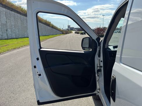 Used 2017 RAM ProMaster City Tradesman image 11