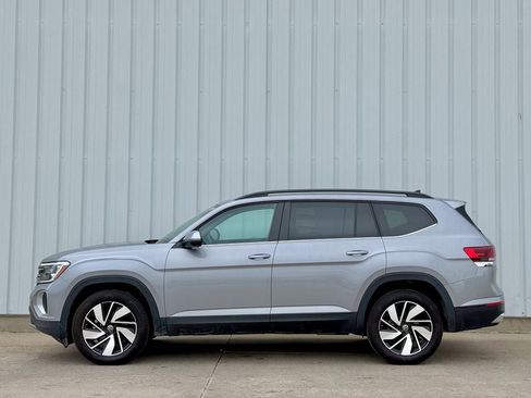 Used 2025 Volkswagen Atlas SE AWD/4WD image 3