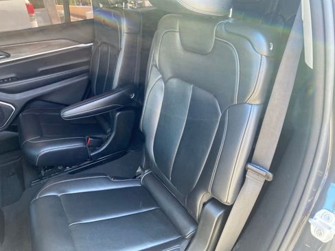 Used 2022 Jeep Grand Cherokee L Limited w/ Black Appearance Package AWD/4WD image 14