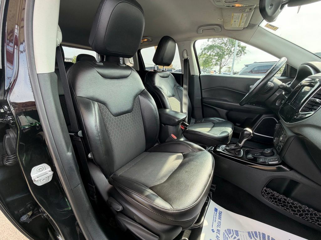 Used 2018 Jeep Compass Latitude w/ Popular Equipment Group AWD/4WD image 31