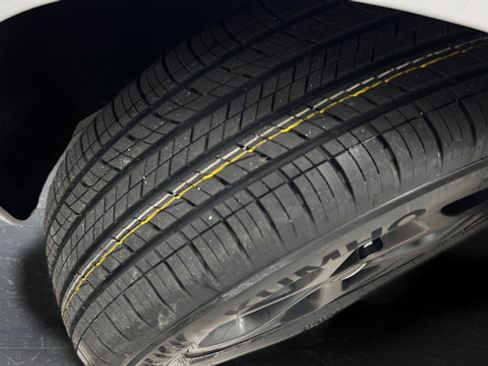 Used 2024 Chrysler Pacifica Limited FWD image 38
