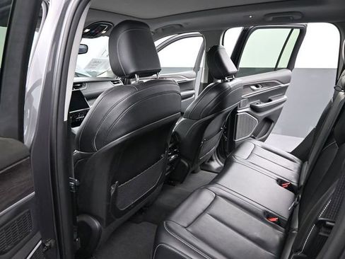 Used 2022 Jeep Grand Cherokee Limited image 13