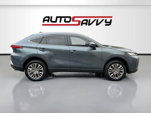Used 2024 Toyota Venza XLE AWD/4WD image 8