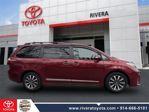 Used 2018 Toyota Sienna Limited Premium image 4