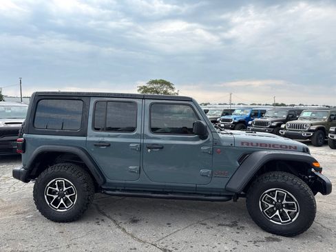 Used 2024 Jeep Wrangler Unlimited Rubicon w/ Dual Top Group AWD/4WD image 5