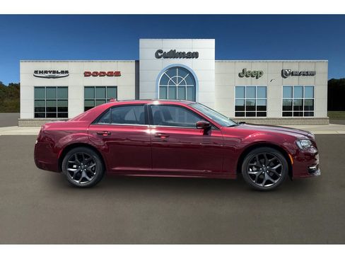 Used 2023 Chrysler 300 Touring L w/ Popular Equipment Group RWD image 2