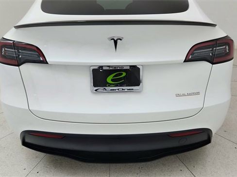 Used 2023 Tesla Model Y Performance image 11