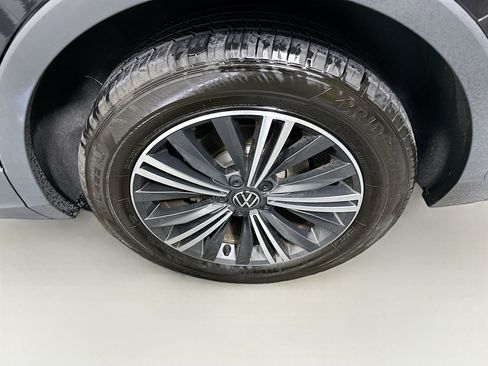Used 2024 Volkswagen Tiguan Wolfsburg Edition image 11