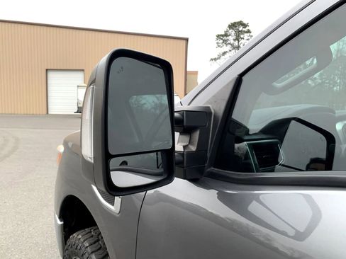 Used 2019 Nissan Titan SV w/ SV Convenience Package image 13