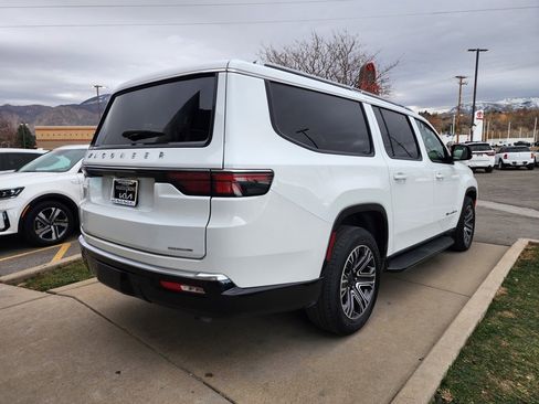 Used 2024 Jeep Wagoneer L Series II w/ Flexible Seating Group image 5