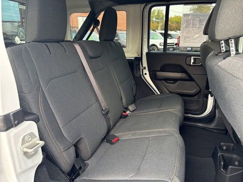 Used 2024 Jeep Wrangler Sahara image 30