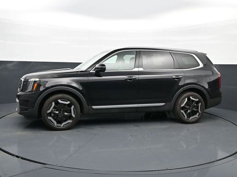 Used 2023 Kia Telluride S FWD image 4