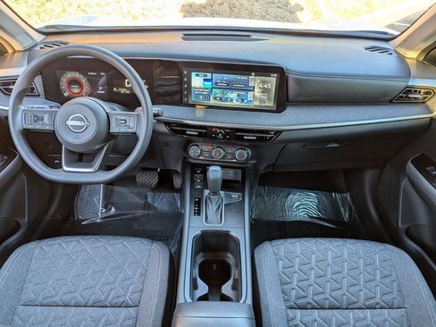 Used 2025 Nissan Kicks SV w/ SV Premium Package image 29