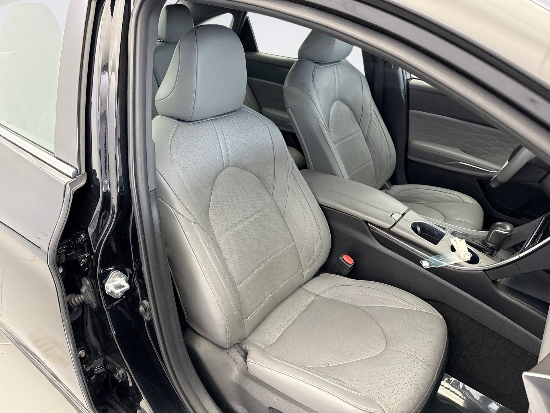Used 2021 Toyota Avalon Limited w/ Advanced Safety Package FWD image 18