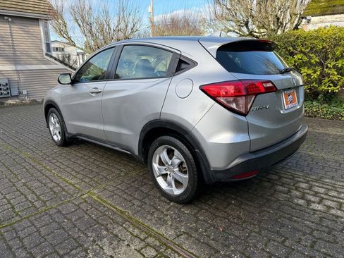 Used 2016 Honda HR-V LX image 2