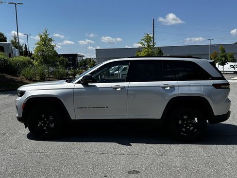 Used 2024 Jeep Grand Cherokee Limited w/ Luxury Tech Group II AWD/4WD image 5