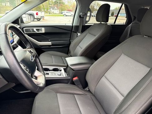 Used 2023 Ford Explorer XLT AWD/4WD image 11