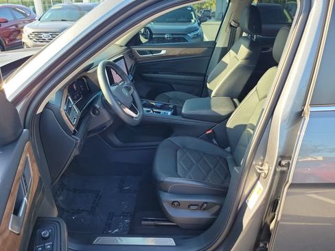 Certified 2024 Volkswagen Atlas SE FWD image 19