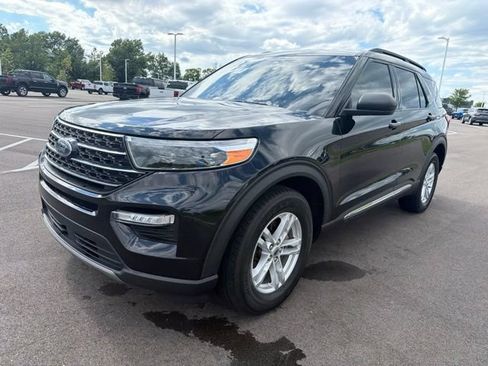 Used 2020 Ford Explorer XLT w/ Equipment Group 202A AWD/4WD image 2