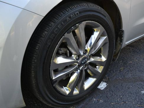 Used 2015 Kia Sedona SX Limited image 9