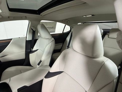 New 2025 Lexus ES 350 w/ Premium Package image 14