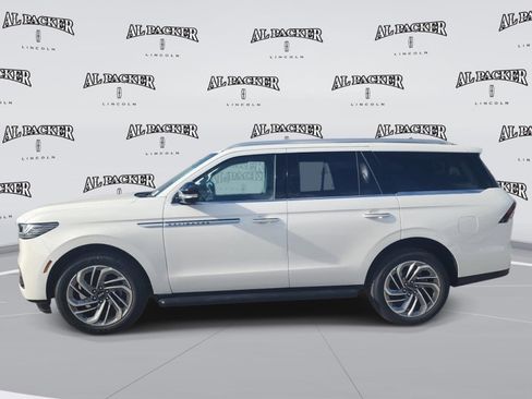 New 2026 Lincoln Navigator Premiere AWD/4WD image 2