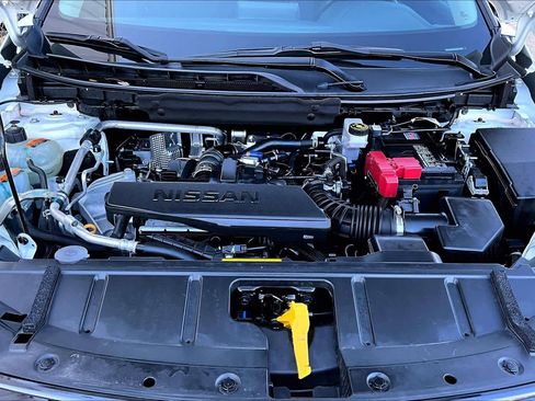 Used 2024 Nissan Rogue S image 31