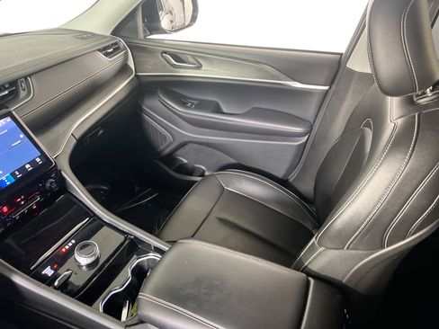 Used 2023 Jeep Grand Cherokee L Limited image 23