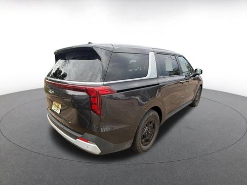 Used 2026 Kia Carnival FWD image 4