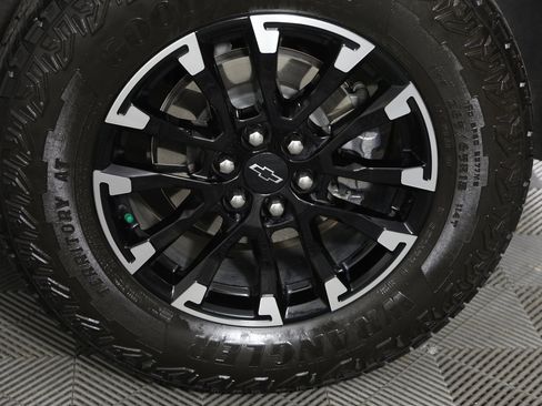 Used 2024 Chevrolet Traverse Z71 image 7